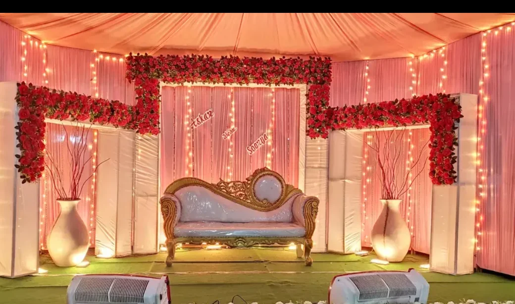 Illuminated reception stage set for a live music performance