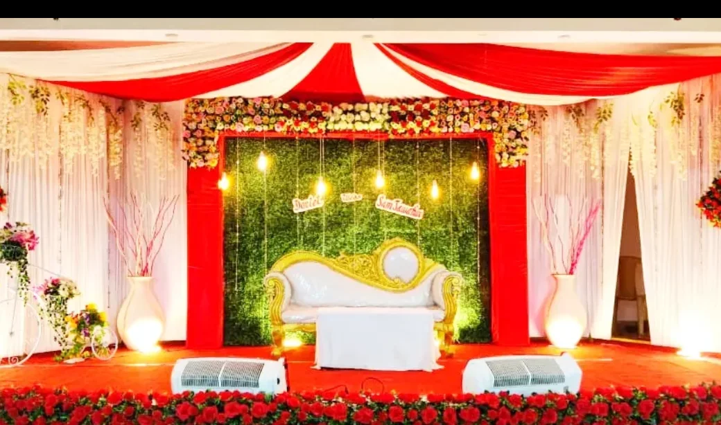 Emerald velvet reception backdrop with gold halo
